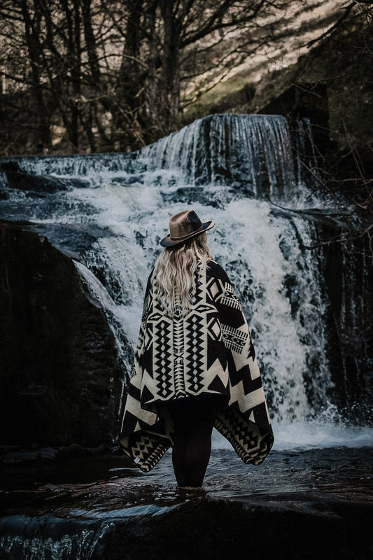 Awa Blanket | Natural / Black